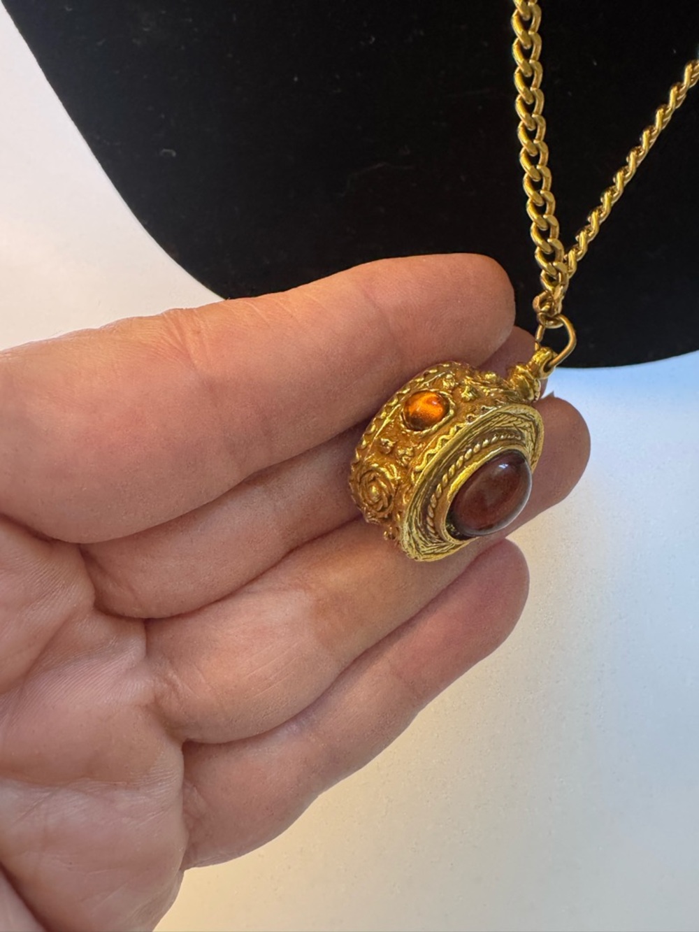 Goldette vintage Layered Gold-Tone Necklace with amber color Pendant